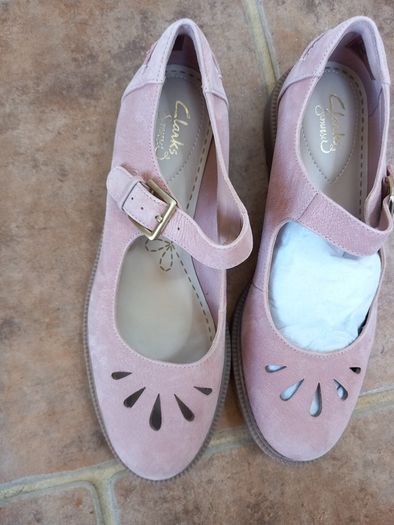 Clarks Pink Shoes New Size 5