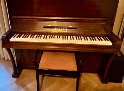 Piano (Free to take)