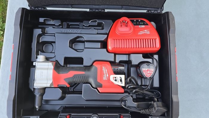Milwaukee M12 BPRT Rivet gun case included
