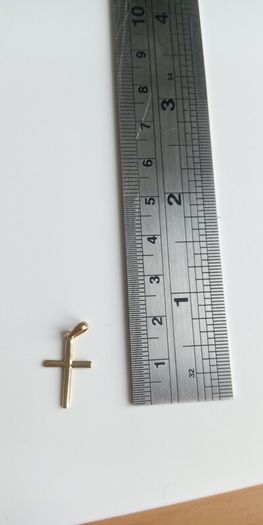 Solid 9ct gold cross pendant