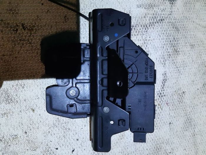 2003 Bmw X5 E53 upper tailgate lock 8408492
