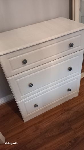 Chest of drawers