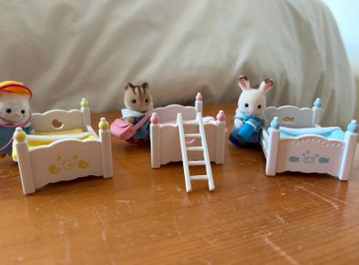 Sylvanian Families Triple Bunk Beds & 3 Nursery Baby Figures Set