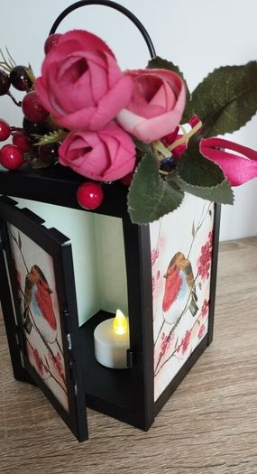 Beautiful Lantern with Robin