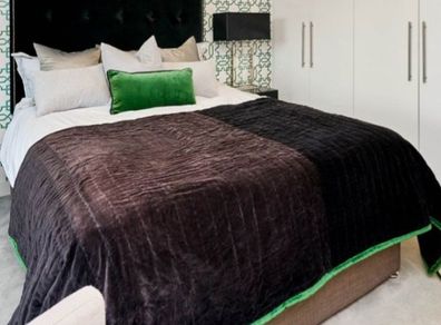 Pillow and throw set