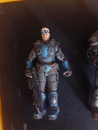 Assorted Gears of war action figures