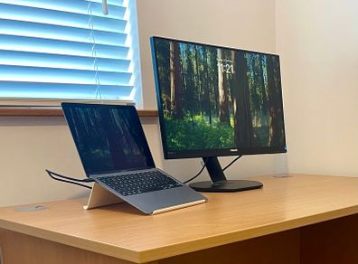 27" USB-C 1440p QHD monitor for MacBook, Like new - boxed