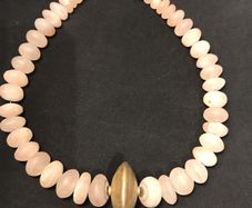 Pink stone, gold-coloured disc necklace