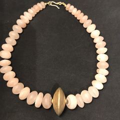 Pink stone, gold-coloured disc necklace