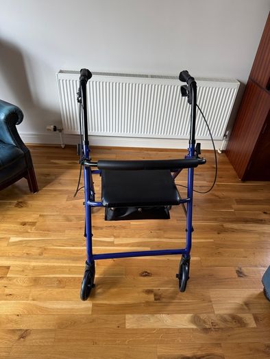 walking frame with wheels