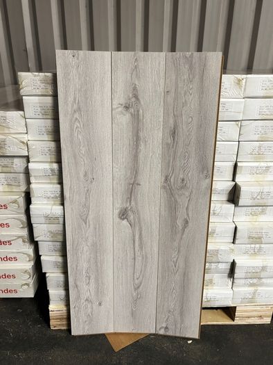 New Laminated flooring