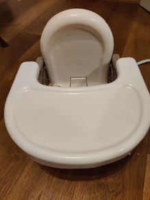 Summer Infant - baby Feeding Chair, removable table and foldable legs