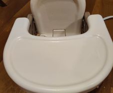 Summer Infant - baby Feeding Chair, removable table and foldable legs