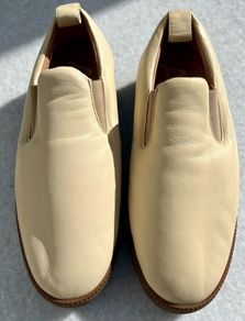ARKET Soft Leather Slip-On Shoes Cream Beige Minimalist Size 39