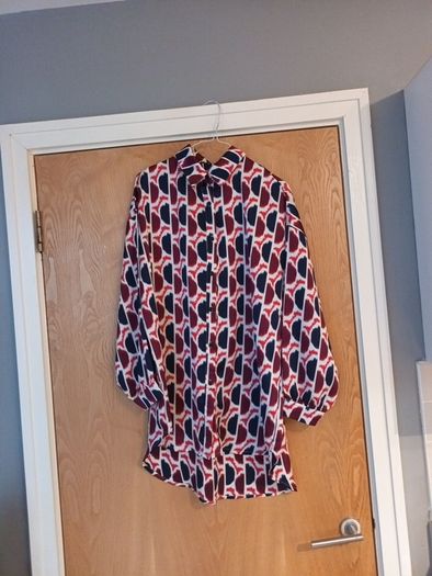 Papillonne Long Blouse.  S.S/M  - 14- 16.   New - No Tag.