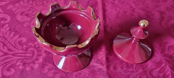3 Piece Vintage Elegant Italian Fiorentine Lustre Ruby Red Gold Gilt Footed Lidded Compote And Vases Set