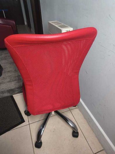 Red Ergonomic Mesh Office Chair  Stylish & Comfortable (Good Condition)