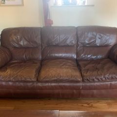 couch and two chairs free to take away