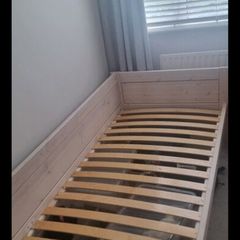 single wooden bed