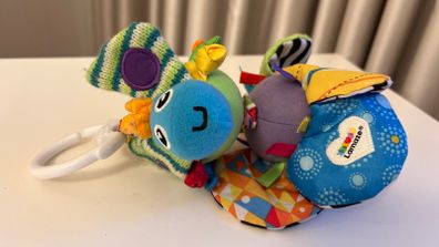 Lamaze Vibrating Crinkle Bee Bug Flower Pull Toy Pram Car Carrier