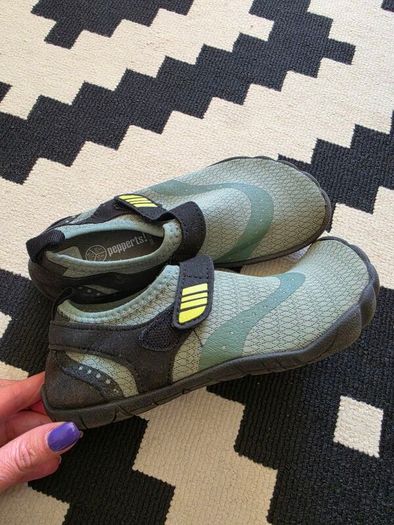 Kids swim shoes.size uk1