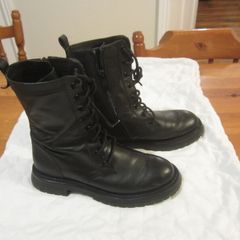 Dock style     ZARA    size 4