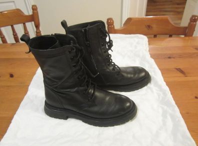 Dock style     ZARA    size 4