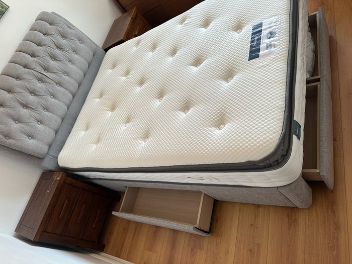Double Bed with 4 drawers, 2 Bedside Lockers
