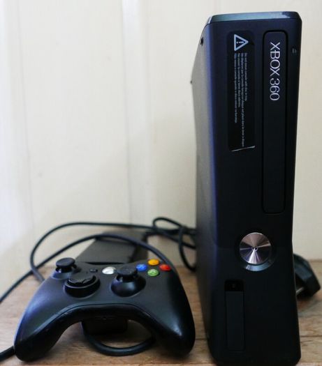 Xbox360 slim 250GB +1Pad