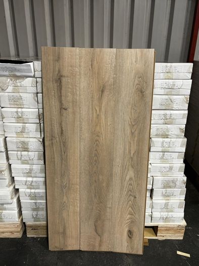 8mm & 12mm Laminated Flooring Ready For Delivery
