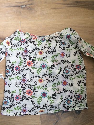 GAP Girls Flowery Blouse age 4-5