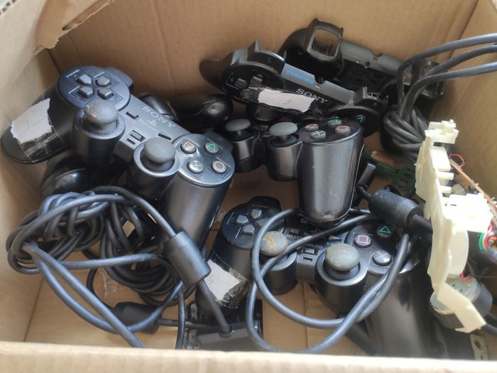 5 faulty PS2 controllers