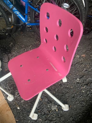 pink kids desk chair