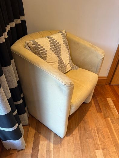 Cream Designer Accent Chair / Bedroom Chair
