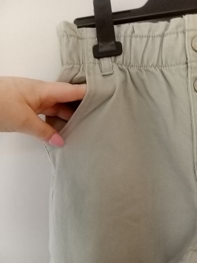 girls wear paperbag jeans aged 9-10..2 pairs available