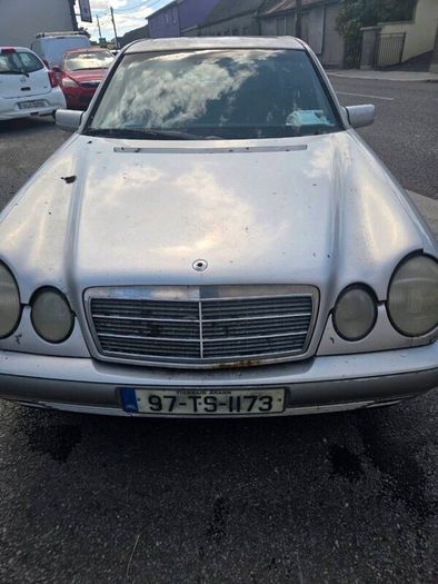 1997 Mercedes E200