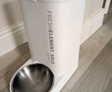 Intelligent automatic feeder for cats or smaller dogs