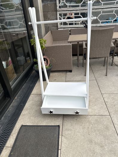 Clothes rack kids with drawers