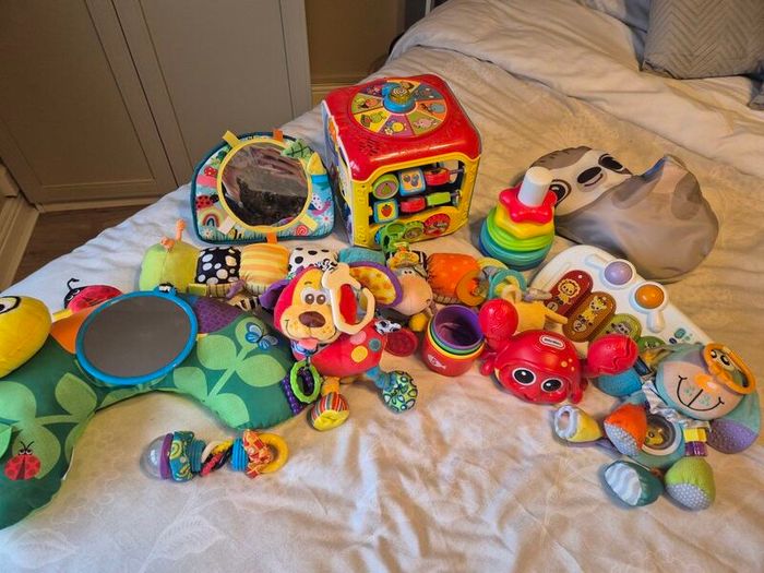Baby / Newborn Toys Bundle  (0-1) including Little Tikes Crab & Vtech activity cube