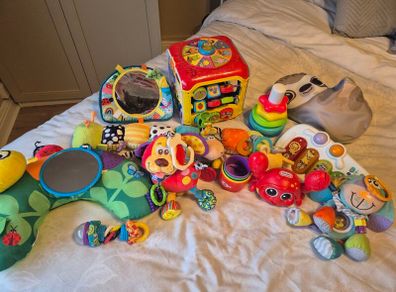 Baby / Newborn Toys Bundle  (0-1) including Little Tikes Crab & Vtech activity cube