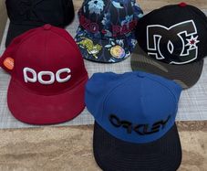Caps Calvin Klein, POC, Oakley, Kenzo, D&C