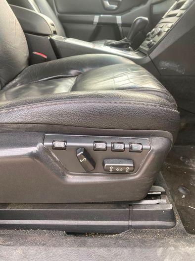 2012 VOLVO xc90 breaking for parts