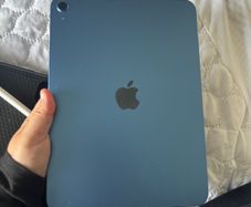 Apple Ipad A16 128 Gb with Meta Pen,Leather Case and keyboard and IPad cable