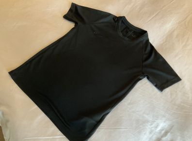 Boys black Nike dry fit top tshirt size medium 10 11 12