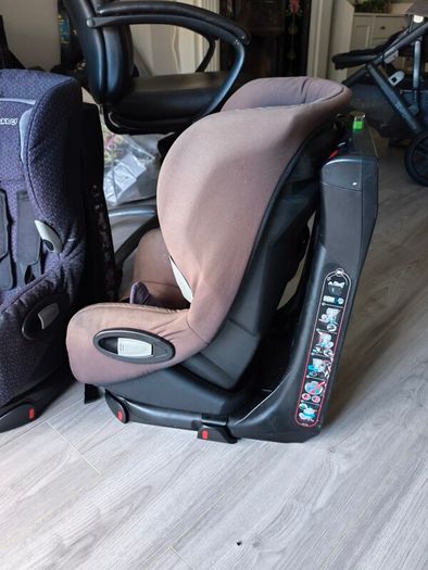 2 X Maxi Cosi Axis car seats