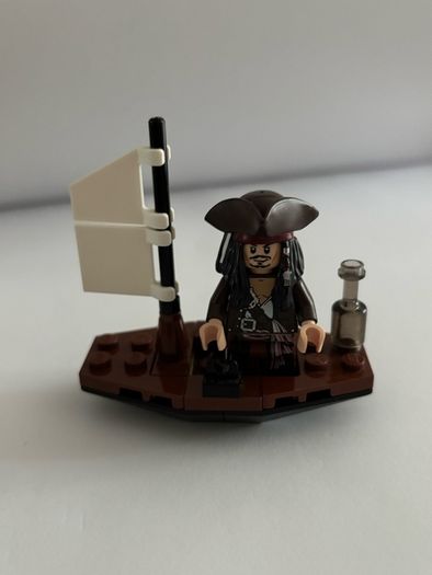 Lego Captain Jack Sparrow Minifigure