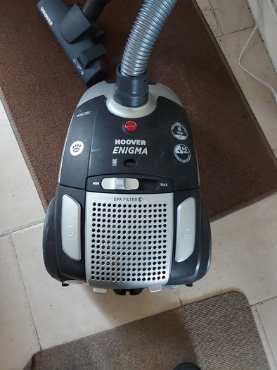 HOOVER Enigma Vacuum Cleaner Model No. TE70, Great suction and in excellent condition
