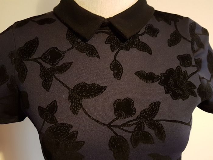 Size 8 Navy and Black Top