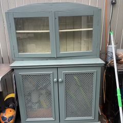 Free cabinet/dresser