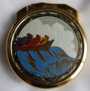 Vintage Ladies Zenith Round Enamel Lighter
